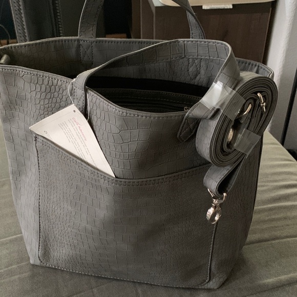 thirty-one Handbags - Thirty-One Gray Croc-Embossed Tote with Strap